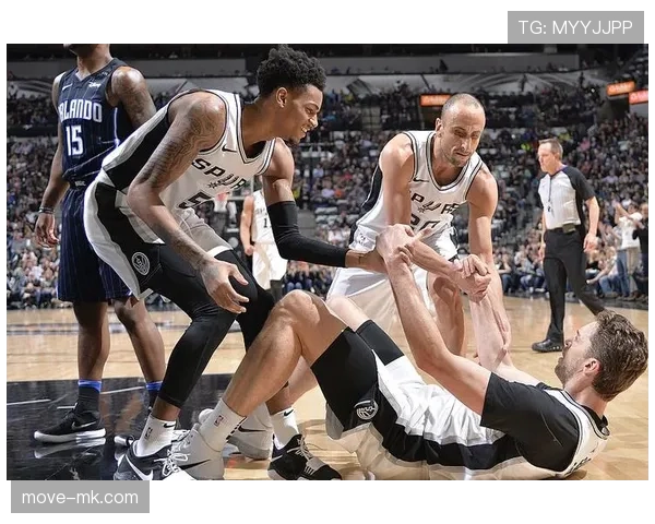 阿尔德里奇挡拆中距离出手效率提升明显拉开队内空间